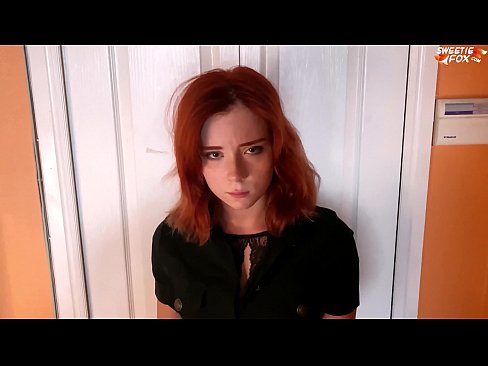 ❤️ Jami'in Tsaro Ya Hukunta Kyakyawar Mace Da Ta Yi Wasa Kayayyaki - Cum A Baki ❤❌ Ingantacciyar batsa